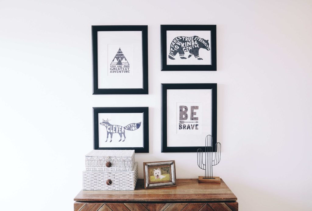 Cómo decorar una pared con cuadros y hacer composiciones